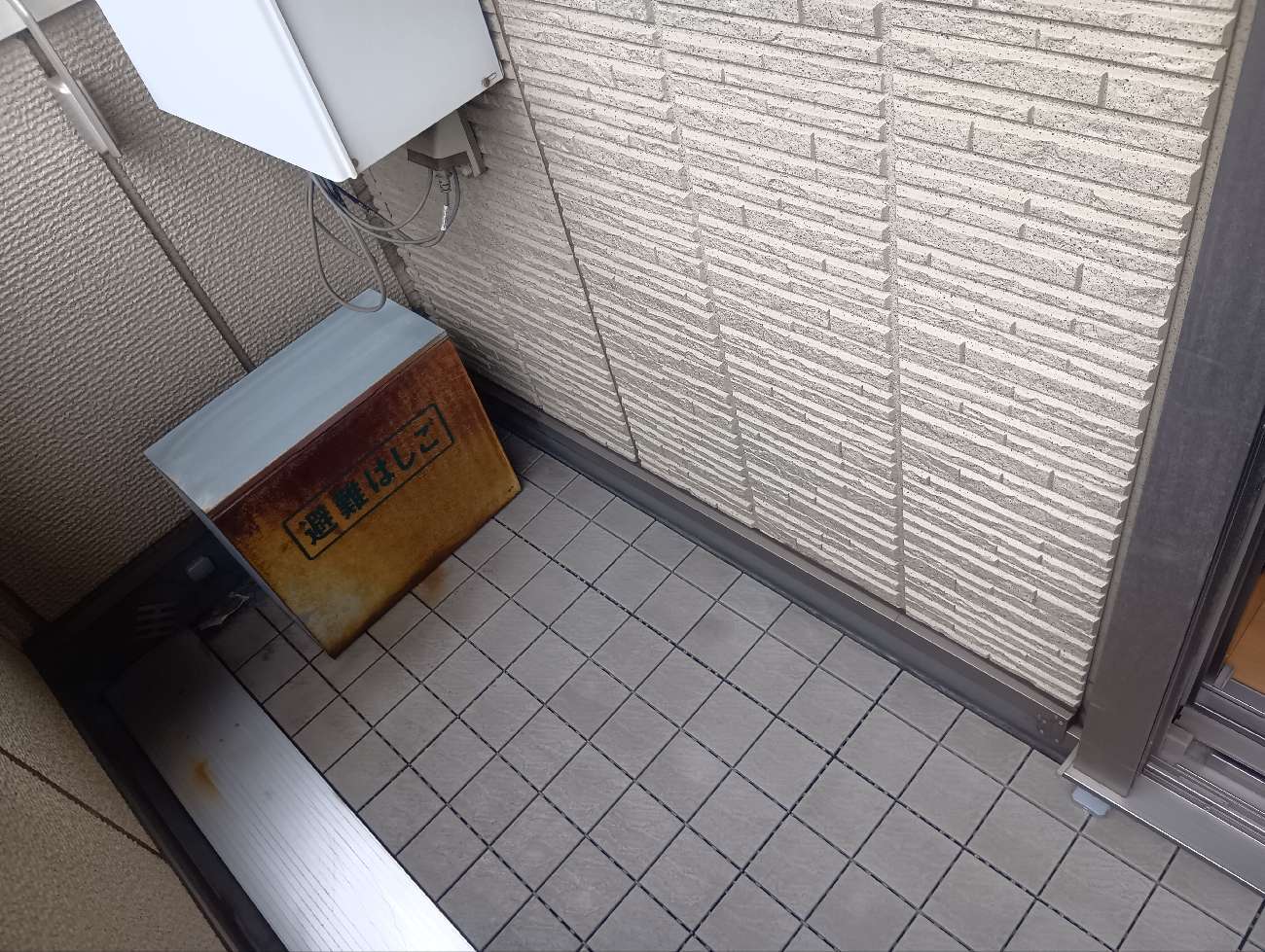 東芝 RAS-2214TL 室外機 施工前