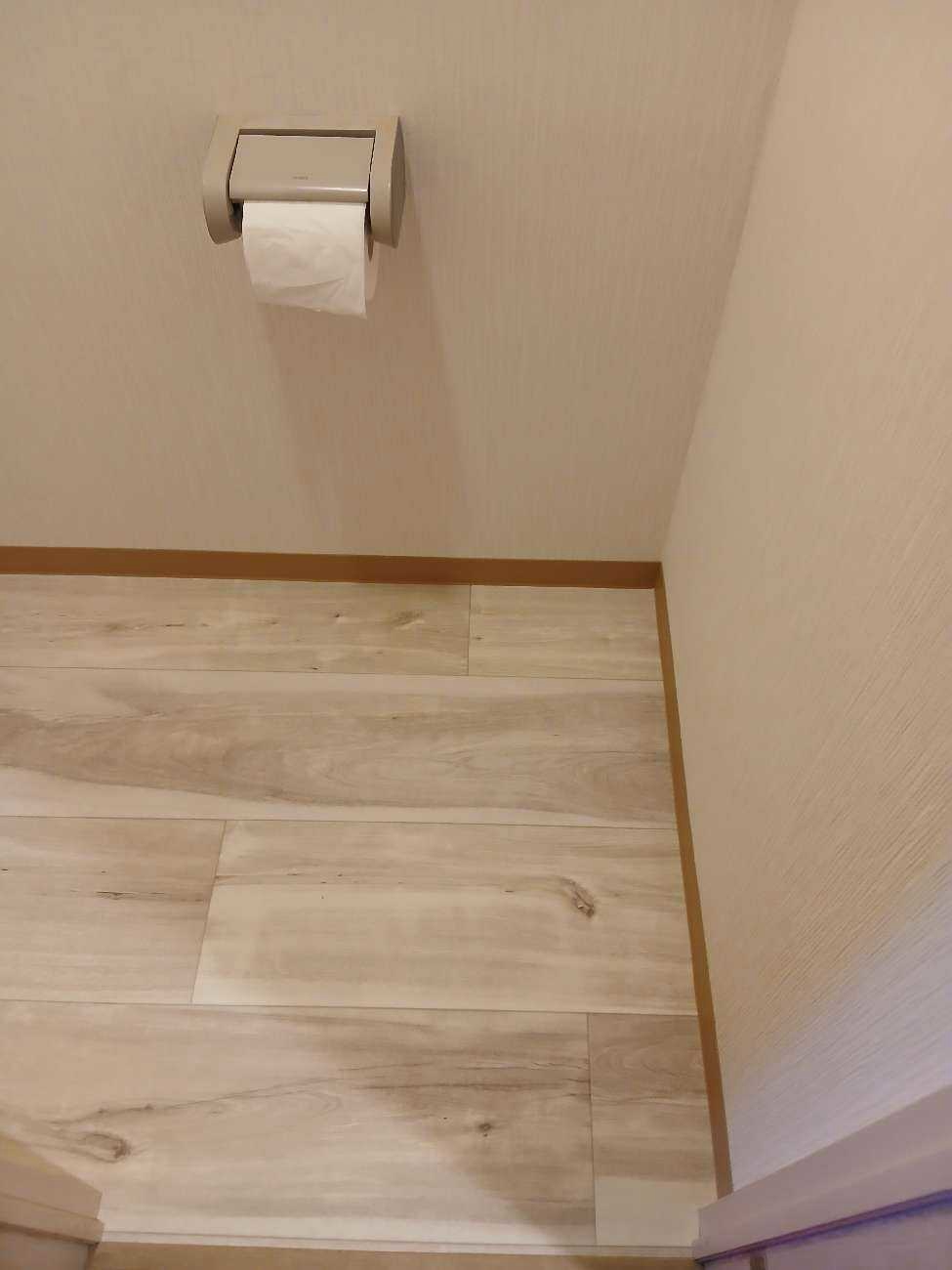 リフォーム後のトイレ床と内装