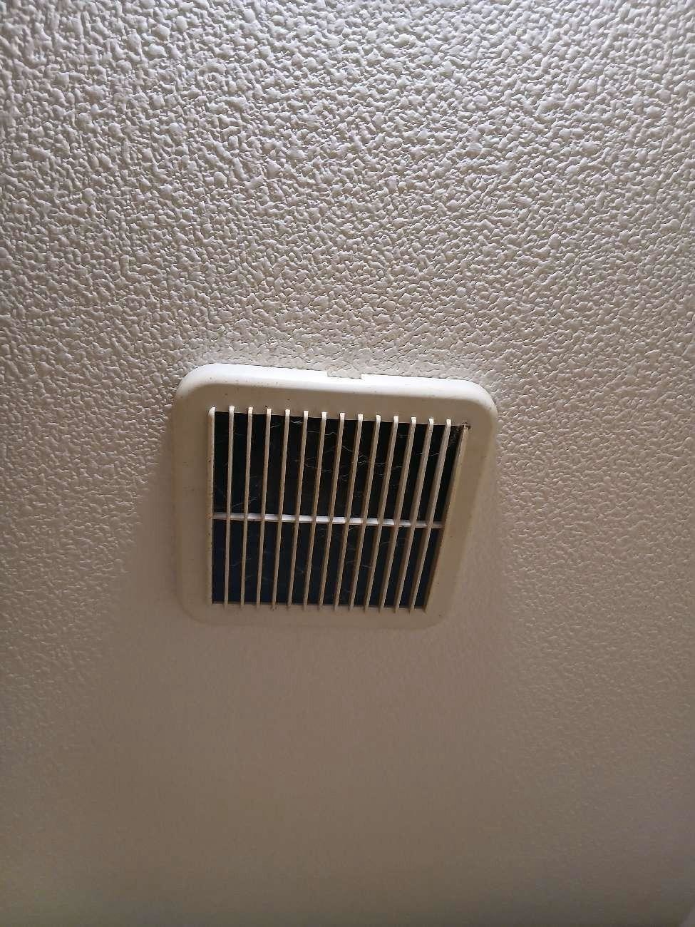 交換前の3室換気吸い込み口