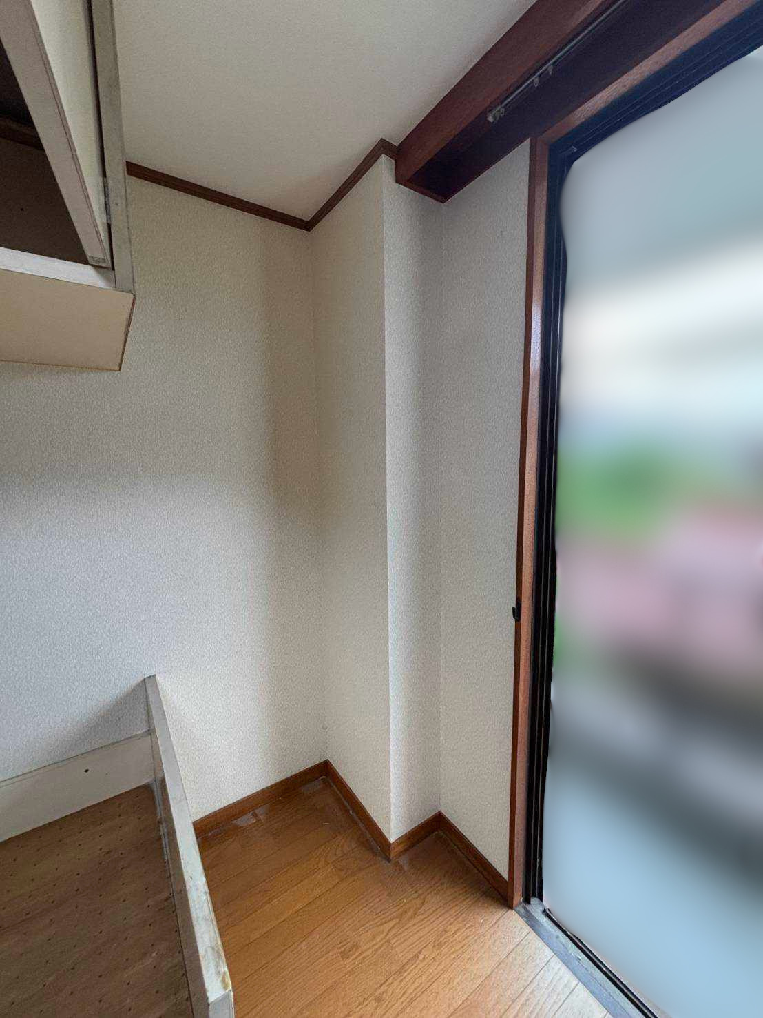給水給湯配管をリニューアルする前のベランダ側室内