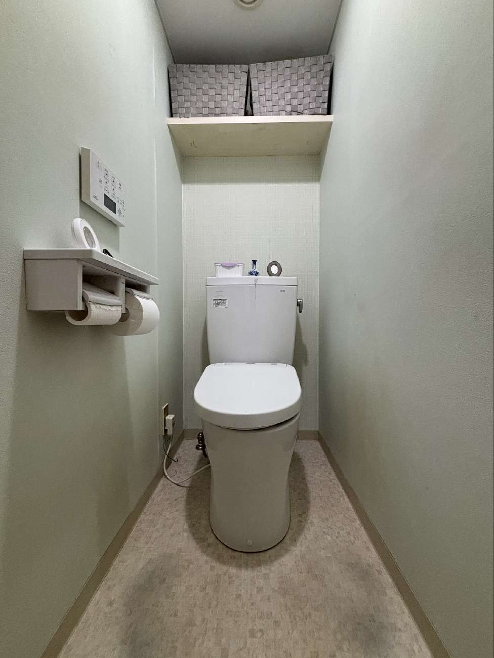 ウォシュレット交換とトイレ内装工事を行う前のトイレ