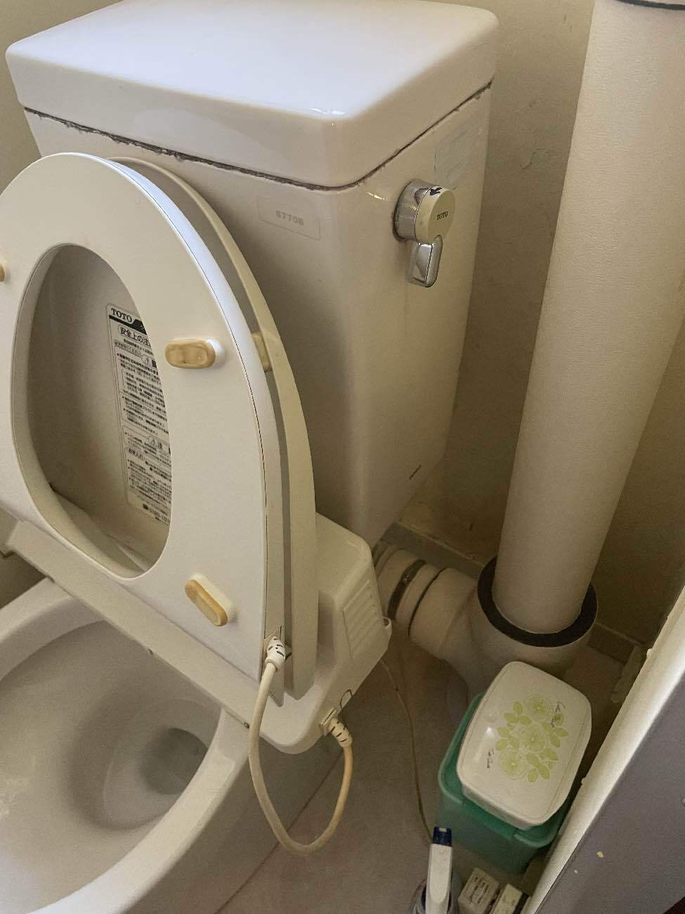 TOTO ZR1へ交換する前の既存トイレ